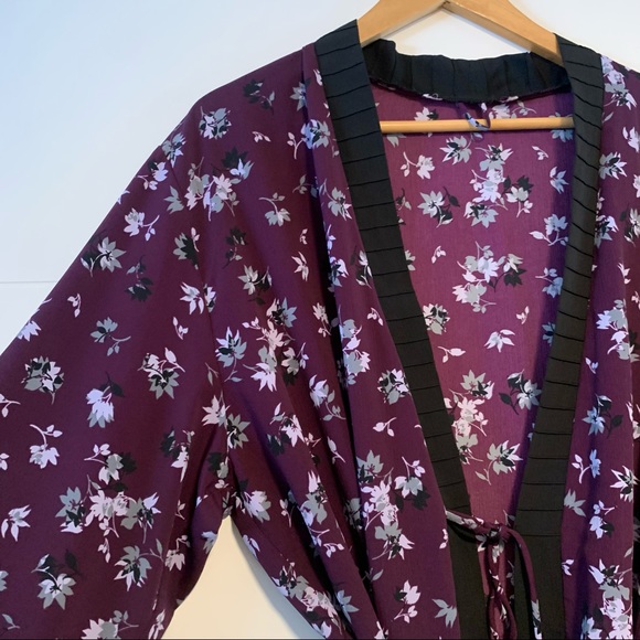 Floral Kimono-Style Robe - Picture 2 of 14